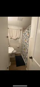 Pet friendly house with covered parking - Image 2