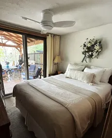 Spa Cabin: Lakefront w Private Sauna & Hot Tub, Kayaks, Dock, 5 Star Clean Rated - Image 2