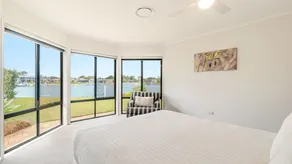 Dolphin Waters - Waterfront Delight - Holiday Yamba - Image 3