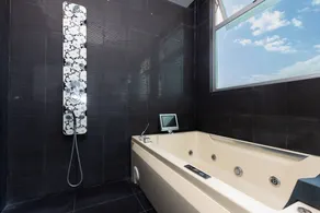Modern apartment for long stay rentals - Image 4