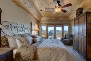 Eagle Eye - Floor to Ceiling Window Mountain Home! - Image 4