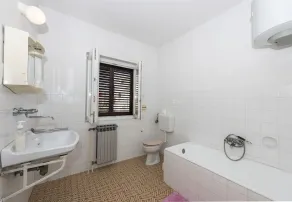 Apartment Center and beach (24541-A1) - Vodice - Image 2