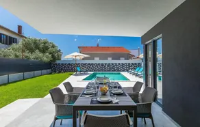 Preciosa casa en Pula - Image 4