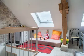 Renoveret landsbyhus med lukket have - Image 3