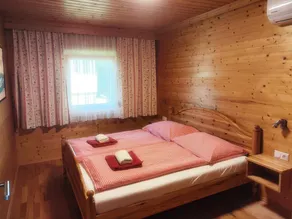Holzbungalow 1 mit Seeblick - Ferienwohnungen Lipnik - Image 3