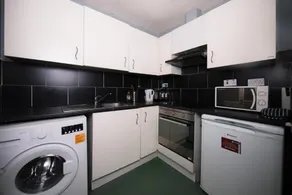 One bedroom property in City Centre location - Image 4