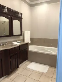 Three Bedroom with Beautiful Lake Views - Image 2