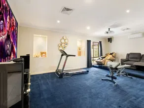 Private Cinema! 5Beds Spacious Villa Near Shops - Image 2