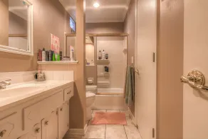 Large Spacious Home with Pool - Perfect place for Entertaining! Prime Location! - Image 4