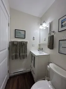 Gabriola Small Suite with Hot Tub - Image 5