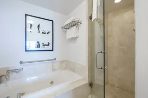 Fontainebleau Hotel Tresor Ocean View 1 bedroom/2 bathroom Suite - Image 4