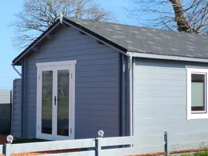 Cosy, fully-equipped wooden chalet - Image 3
