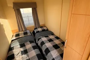 3 Bed Caravan 8 Berth Pet Friendly Parking - Image 2