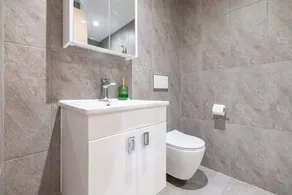 1BR Spacious Flat for Business and Holiday stays above MK Train Station, High Wi-Fi, Free Parking - Image 5
