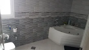 HOUSE with swimming pool - Image 3