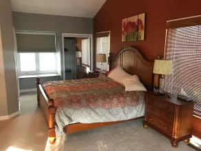 Cozy Renovated 4 Bedroom Waterfront Cottage with Hottub and Firepit - Image 5