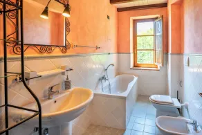 Fienile  restaurato, piscina privata, vista bellissima, tranquillo, WIFI. - Image 2
