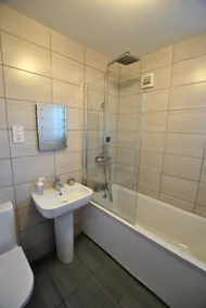 Calabeinn - Two Bedroom Apartment, Sleeps 4 - Image 2