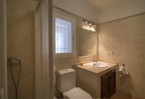 Spacieuse villa avec de superbes vues sur la mer - Image 4