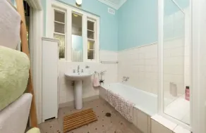 The Captain's Manor - Great location! - Image 4