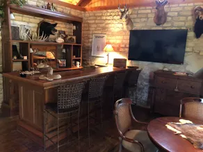 Tranquil ranch for up to 20 people, near San Antonio attractions! Premier Host! - Image 3