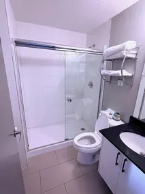 Premium Inn & Suites - Image 2