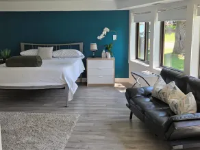 Freshly remodeled, modern & dog friendly unit! - Image 3
