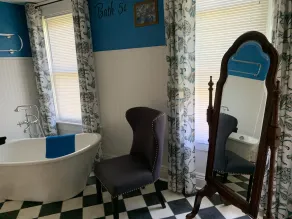 The York House Boutique Suit, Minutes to Crystal Beach.20 Minutes to the Falls. - Image 3