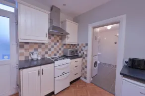 10minDriveCliffsOfMoher-Cozy2Br-Parking-WiFi - Image 5