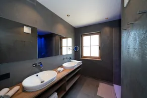 Apartment \"Schlosshof Himml\" with Mountain View, Private Terrace & Wi-Fi - Image 4