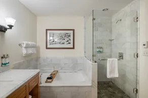 Stunning Studio - Top Floor Views! - Ski in/out - Image 3
