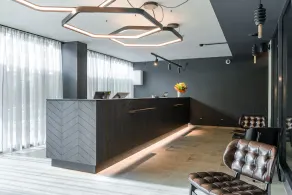 FreshSuites & Bar - Image 3