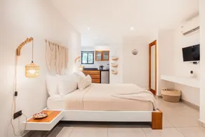 Location, location. Studio APT #1 is walking distance to shops, gym, surf and yo - Image 4
