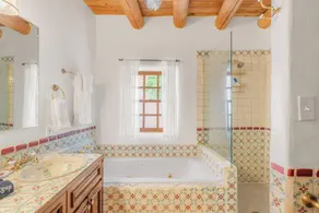 Amazing Railyard Location, Kiva Fireplace - Image 3