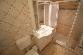 5 persons, near the sea and city center, with barbecue and private parking - Image 2