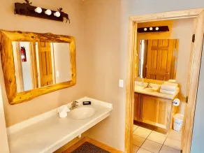 Entire Cozy  Villa 2 min Near Starved Rock! - Image 5