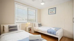Easy Style Holiday Accommodation Across the Road from the Beach - Image 3