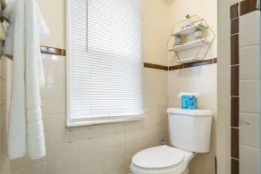 King Bed / Private Parking / 300mbps+ WiFi - Image 3
