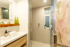 Kingfisher Views - Premium family house in Oneroa - Image 2
