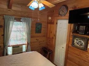 REMOTE LOG CABIN W / POND AND CREEK BOAT FISH SWIM ON PROPERTY PET FRIENDLY - Image 4