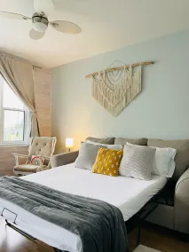 Cozy cottage w/sunset views + quick walk to a private beach (dog friendly!) - Image 5