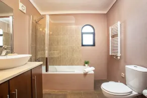 Luxury 3-Bedroom Countryside Villa with Pool, Quelfes - Image 2
