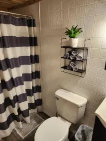 Tiny Home Cabin @ Nolin Lake Close to Mammoth Cave. Couple's Retreat w/ Hot Tub  - Image 3