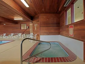Comfort and Convenience! Pet-friendly, Free Parking and Breakfast, Indoor Pool - Image 3