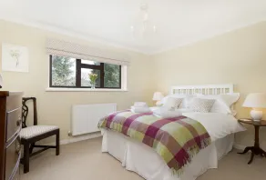 Charming, well appointed 3 bedroom cottage with a delightful, mature garden - Image 4