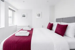 Roomspace Serviced Apartments- Walpole Court - Image 4