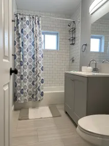 Modern 2br with W/D in unit, Parking, central air - Image 4