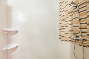 Air-Conditioned Apartment Close to the Beach with Pool, Terrace, Garden & Wi-Fi - Image 4
