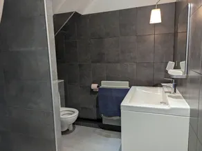 Maison de campagne rénovée avec jardin privatif - 2 chambres, 2 sdb, séjour spacieux - Image 3