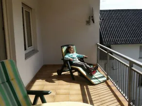 Vista fantástica da varanda espaçosa. - Image 4